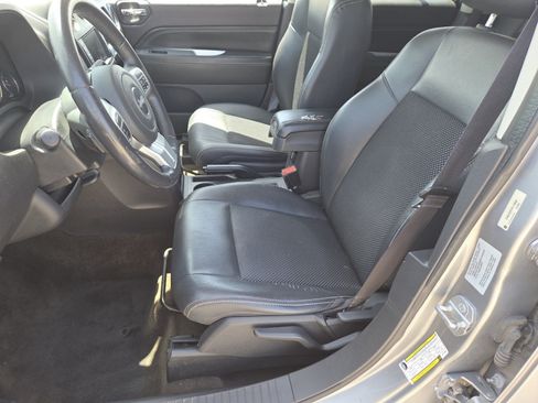 Used 2015 Jeep Compass Latitude FWD image 21