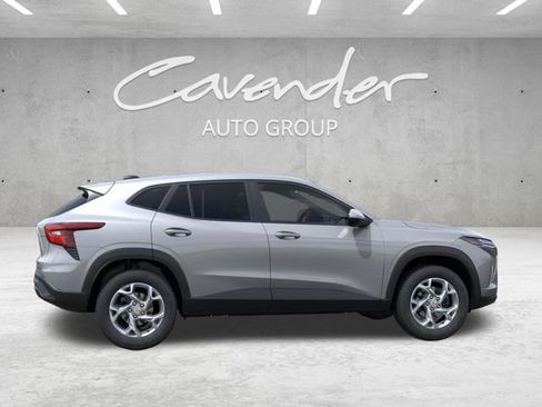 New 2026 Chevrolet Trax LS w/ LS Convenience Package FWD image 5
