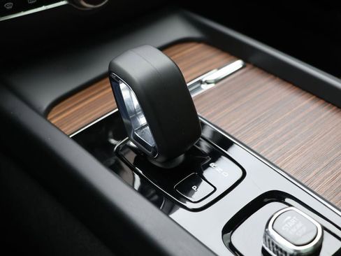 Used 2025 Volvo V60 B5 Cross Country Plus image 26