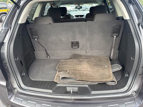 Used 2017 Chevrolet Traverse LT image 25