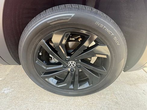 Used 2022 Volkswagen Atlas SE w/ Black Wheel Package FWD image 9