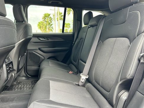 Used 2025 Jeep Grand Cherokee Laredo w/ MOPAR Finishing Package image 16