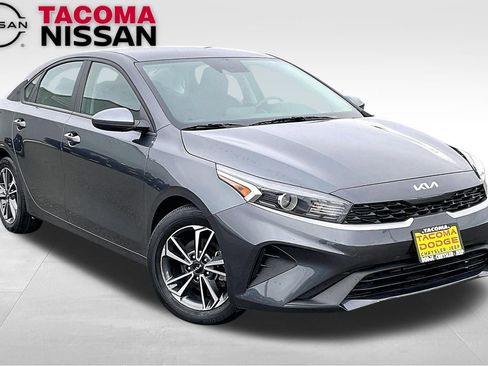 Used 2023 Kia Forte LXS image 1
