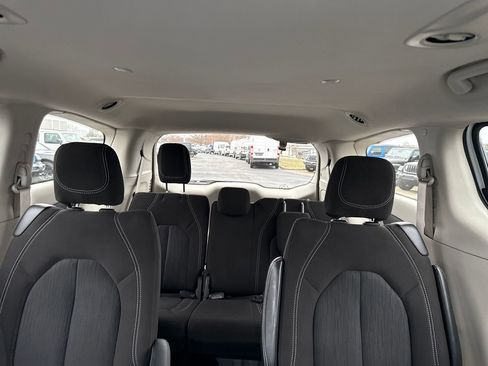Used 2024 Chrysler Voyager LX image 28