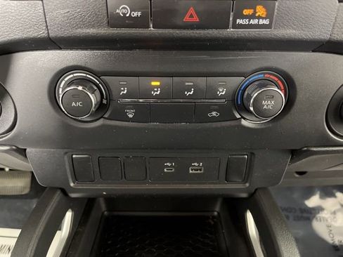 Used 2024 Nissan Frontier SV image 27