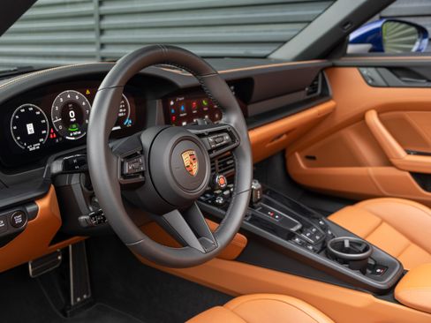 Certified 2025 Porsche 911 Carrera GTS RWD image 4