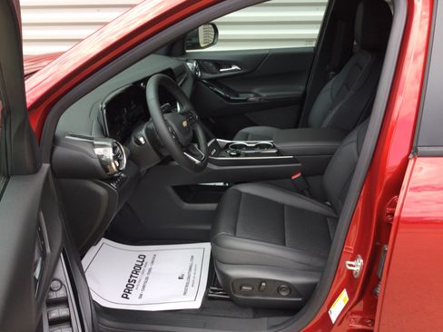 New 2026 Chevrolet Equinox LT w/ Convenience Package II AWD/4WD image 7
