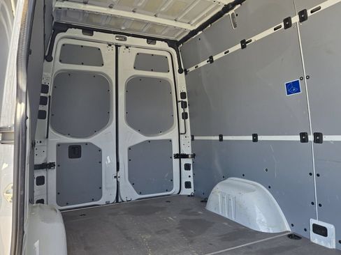 Used 2025 Mercedes-Benz Sprinter 2500 image 17