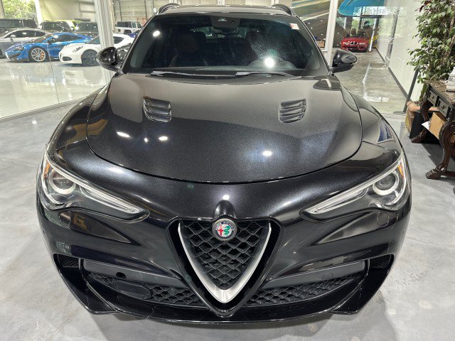 Used 2018 Alfa Romeo Stelvio Quadrifoglio w/ Driver Assist Dynamic Package AWD/4WD image 16