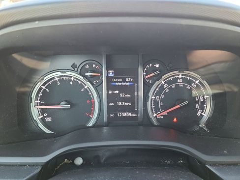 Used 2020 Toyota 4Runner TRD Off-Road Premium AWD/4WD image 18