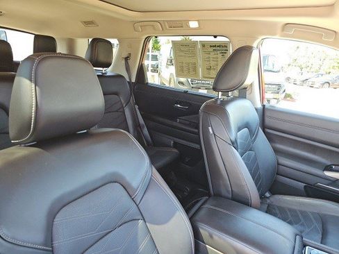 Used 2024 Nissan Pathfinder Platinum w/ Cargo Package image 12