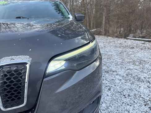 Used 2019 Jeep Cherokee Latitude Plus w/ Comfort/Convenience Group image 3