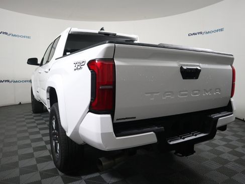 Used 2024 Toyota Tacoma TRD Sport image 9
