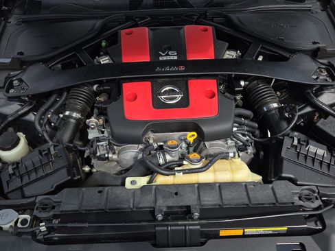 Used 2019 Nissan 370Z NISMO image 19