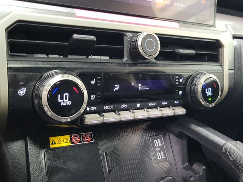 Used 2024 Toyota Tacoma TRD Off-Road w/ TRD Off Road Premium Package AWD/4WD image 32