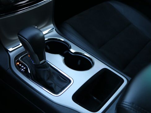 Used 2020 Jeep Grand Cherokee Altitude RWD image 23