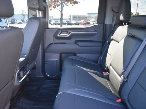 Used 2023 GMC Sierra 1500 SLT w/ SLT Convenience Package image 18