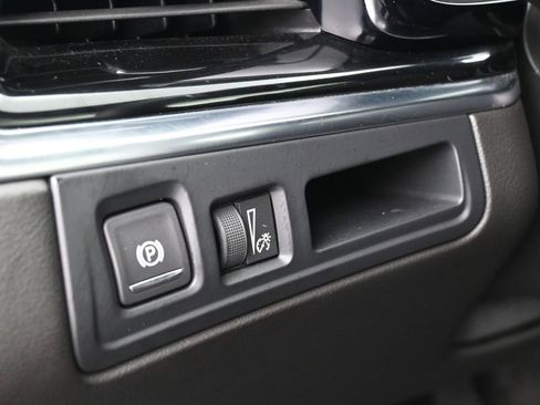 Used 2023 Cadillac XT6 Luxury image 16