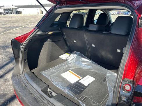 New 2025 Nissan Kicks SR image 32