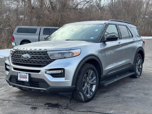 Used 2024 Ford Explorer XLT w/ Equipment Group 202A image 8