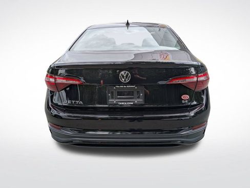 Used 2024 Volkswagen Jetta SE w/ Panoramic Sunroof Package FWD image 5