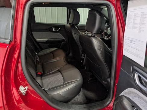 Used 2025 Jeep Compass Latitude AWD/4WD image 25