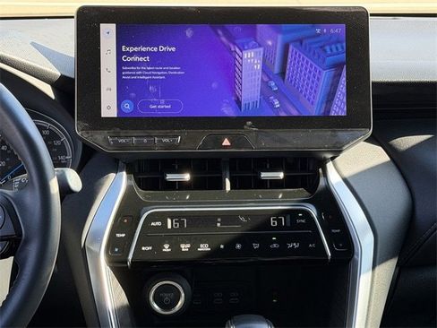 Certified 2024 Toyota Venza XLE image 17