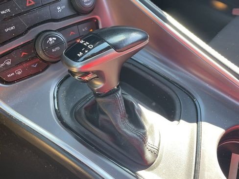 Used 2019 Dodge Challenger SXT image 4