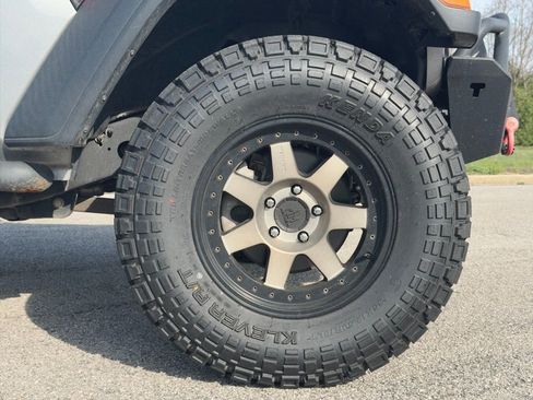 Used 2018 Jeep Wrangler Unlimited Sport S AWD/4WD image 36