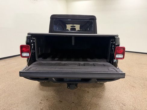 Used 2022 Jeep Gladiator Sport image 6