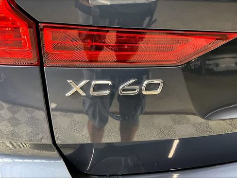 Used 2025 Volvo XC60 T8 Core AWD/4WD image 7