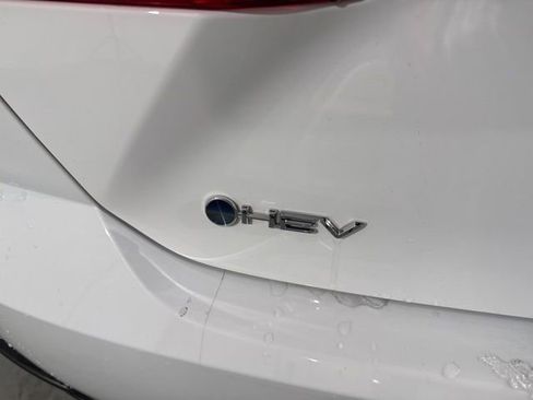 Used 2025 Toyota Camry SE image 11