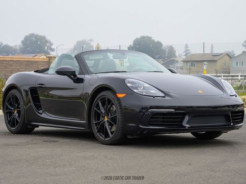 Used 2025 Porsche 718 Boxster image 12
