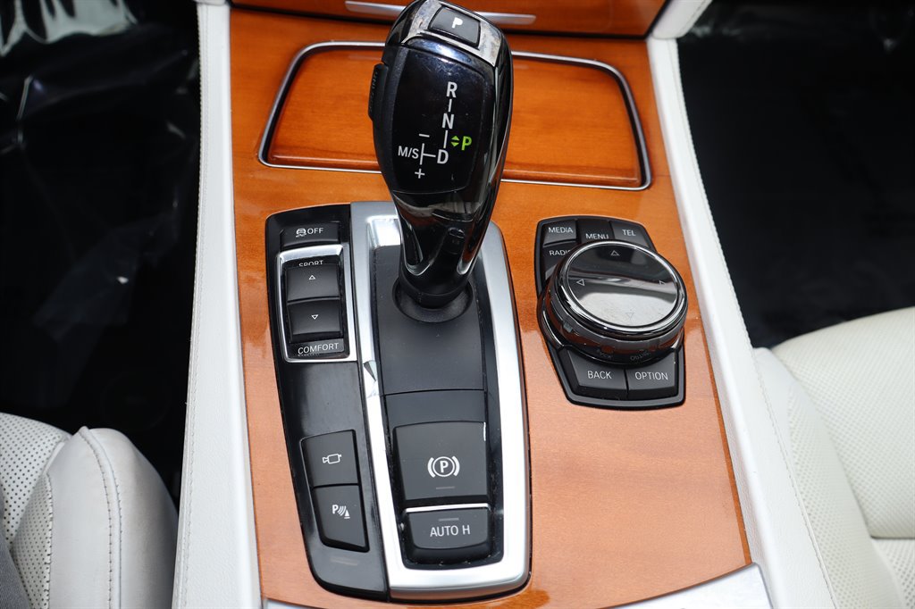 Used 2015 BMW 750Li RWD image 23