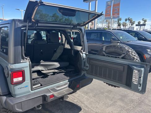 Used 2025 Jeep Wrangler Willys image 30