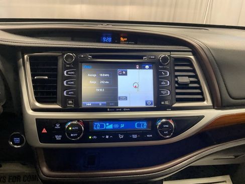 Used 2018 Toyota Highlander Limited AWD/4WD image 21