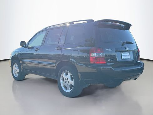 Used 2005 Toyota Highlander 4WD V6 w/ 3rd Row image 13
