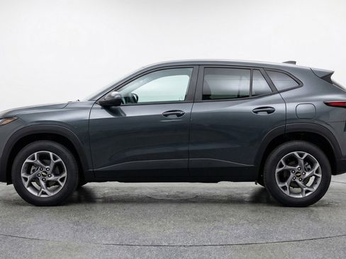 Used 2025 Chevrolet Trax LT FWD image 5