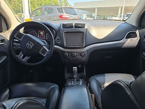 Used 2017 Dodge Journey Crossroad FWD image 3