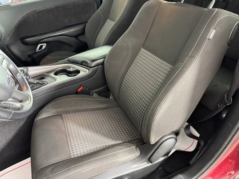 Used 2021 Dodge Challenger SXT w/ Driver Convenience Group RWD image 28