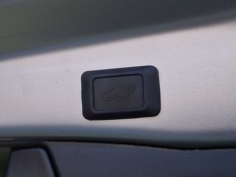 Used 2025 Toyota RAV4 XLE FWD image 38