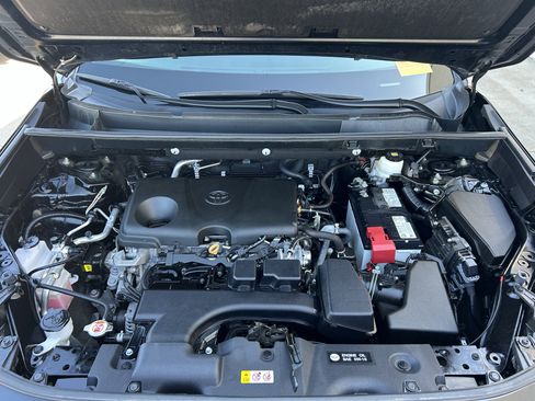 Used 2022 Toyota RAV4 LE w/ Carpet Mat Package (TMS) AWD/4WD image 12