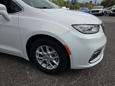 Used 2022 Chrysler Pacifica Touring-L image 24