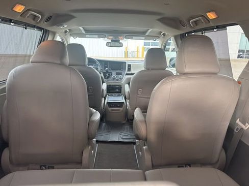 Used 2018 Toyota Sienna XLE w/ XLE Navigation Package image 15