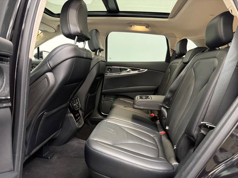 Certified 2022 Lincoln Nautilus Reserve w/ Equipment Group 201A image 18