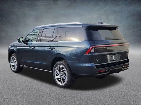 New 2026 Lincoln Navigator Reserve image 5