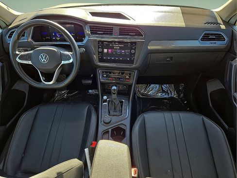 Used 2023 Volkswagen Tiguan SE image 16