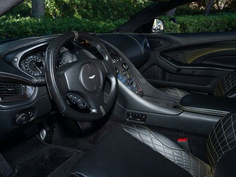 Used 2018 Aston Martin Vanquish S image 14
