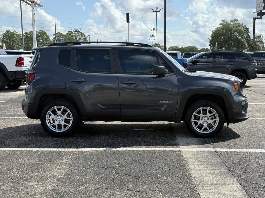Certified 2022 Jeep Renegade Latitude AWD/4WD image 4