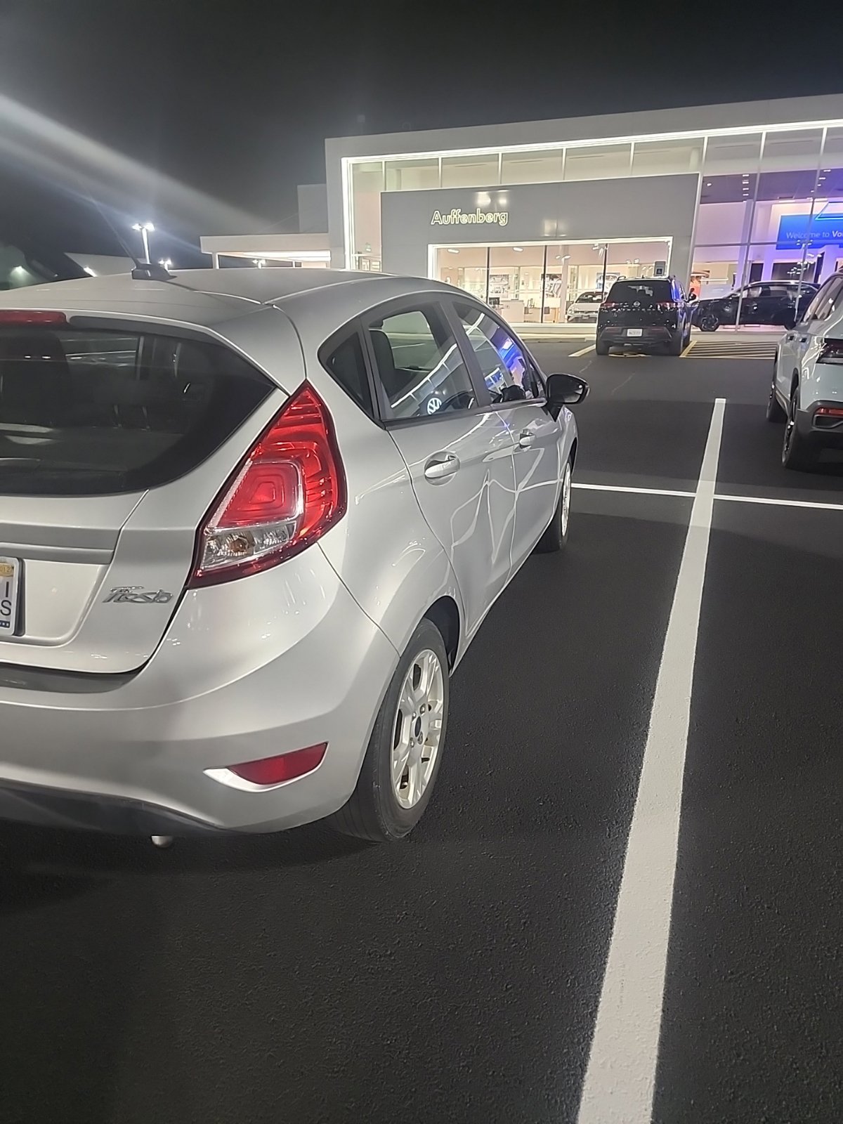 Used 2016 Ford Fiesta SE w/ Cold Weather Package FWD image 5
